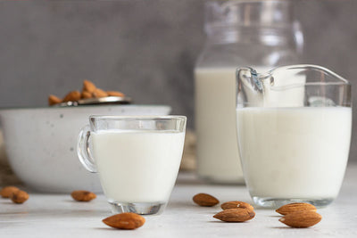 6 επιστημονικά βασισμένα οφέλη του γάλακτος αμυγδάλου