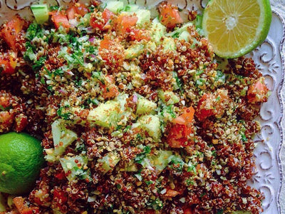 #Vegan -Σαλάτα με κόκκινη κινόα, σπόρους και ξηρούς καρπούς