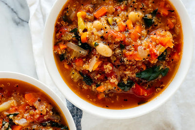 Σούπα λαχανικών με quinoa και kale